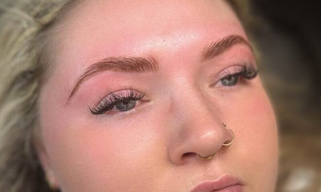 Lash lift with a soft, natural curl